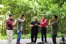 中老年人学习笛子的好处图片