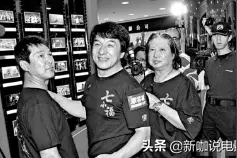 他功夫不输洪金宝名气不输成龙，一生淡泊名利，娶初恋恩爱37年图片