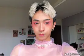 “女装大佬”登顶热搜榜！他的父母是娱乐圈顶级明星，曾怒斥反对图片