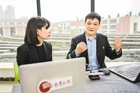 全国人大代表张杰走进重庆日报直播间，畅谈重庆轨道故事、技能人才培养图片