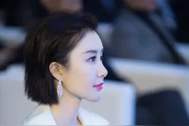 舒畅这次换风格了，刺绣长裙越来越妩媚，33岁美得很有味道图片