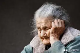 《弃母山》：村里老人上了年纪后，竟要被丢到荒山上等死图片