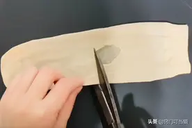 纱窗破了不用花钱找人换，找一只旧丝袜自己就能换，简单又实用图片