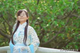 故事：女子夜宿破庙，醒来变成光头，白蛇给她托梦：只有这样才能救你图片