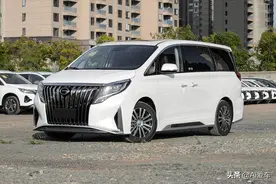 价格便宜的大商务车，航空按摩座椅大7座，2.0T增压，实拍传祺M8图片