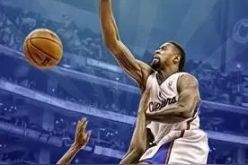 NBA最惨背景帝，被欧文两次晃倒而出名，最后还惨遭小乔丹隔扣图片