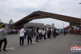 高考落幕，温暖继续图片