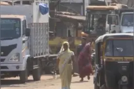 印度疫情下的孟买贫民窟：饥饿比疫情更可怕图片