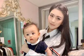 95后宝妈爱美，哺乳期染发、化妆和美甲，被婆婆斥责：不配当妈图片