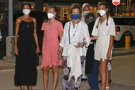 西班牙俩公主首次尝试拳击辫发型！挽着太后好孝顺，莱后黑裙好美图片
