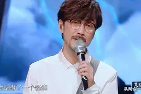52岁周传雄重返舞台唱歌，孟美岐不敢点评，丁太升现场拍马屁图片