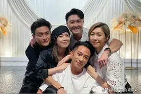 TVB四小生老了！黄宗泽皱纹白发遮不住，马国明和未婚妻像两代人图片