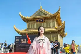 峨眉山金顶：“云上金顶、天下峨眉”快闪秀献礼“五·一”图片