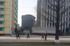 朝鲜街道干净没有乞丐，非常重视教育图片