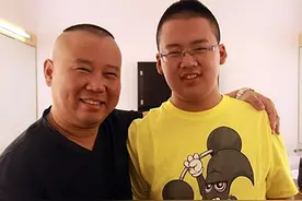 郭德纲为何教子有方？教育孩子不能溺爱，应该管教的时候必须严格图片