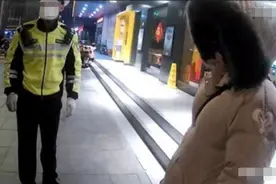 14岁女孩独自坐火车见网友，是孩子天真，还是家长没有教育好？图片
