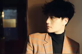 河南周口宝藏男孩，和吴昕一起出道，16年人不红，歌红遍大江南北图片