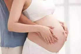孕期这2个时间不宜摸肚子，为了胎儿健康安全，孕妈可要忍住图片