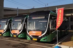 情怀回归！郑州“大辫子”电车今日亮相郑州街头，想体验的来这儿坐坐图片