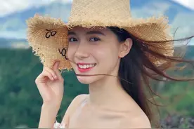 “首富之子”李泽楷签下25岁女神林宣妤，眉眼间有梁洛施的影子图片