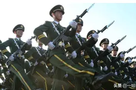 印度称中国阅兵是电脑合成，外国网友反驳：印度阅兵世界第一图片