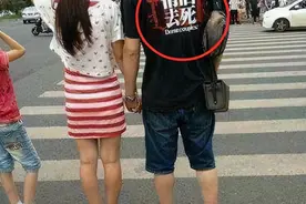 妹子，出门逛街也不照照镜子，把裙子穿得这么别扭，不觉得尴尬么图片