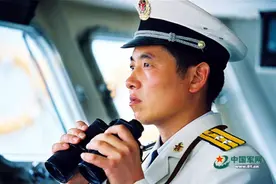 能“驾机操舰”的少将调任北部战区海军副司令员图片