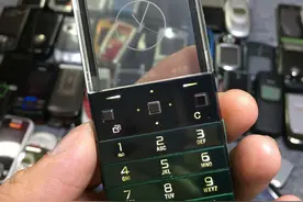 闲鱼惊现索爱“透明屏”手机，全球限量888台，十一年后还值3500图片