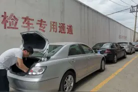 咋回事？冰城市民质疑：网上预约检车已排满，找中介花钱当天就拿贴图片