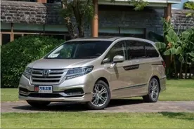 百公里油耗5.9L，二排堪比头等舱，艾力绅宜商宜家的好选择图片