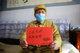 老人隐姓埋名供电公司57年，家中藏70年破纸，揭开老英雄身份图片