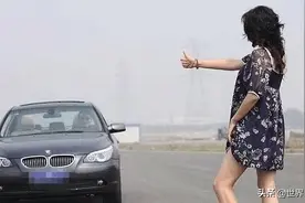 建议：女大学生不要去穷游，不要穿着太暴露，不要接红牛图片