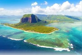 海底瀑布，位于非洲岛国毛里求斯的西南端，太震撼了图片