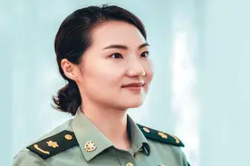 在她的笔下，普通战士也能发光图片