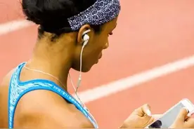 跑步时听快节奏音乐，有助于跑者提升表现图片