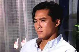 56岁“丁孝蟹”又当爸？妻子腹部隆起孕味浓，两人已结婚19年图片
