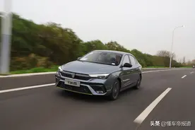 试驾｜适合年轻人的首辆车，体验新款荣威i5，设计、智能全升级图片