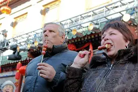 嫌弃中国落后的英国父母，跟儿子来中国后：劝儿子找个中国媳妇图片