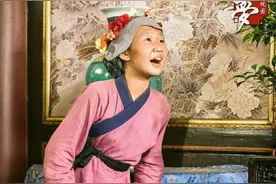 还记得《小戏骨红楼梦》刘姥姥吗？13岁的她越来越漂亮了图片