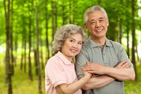 为什么有些老年人明明有伴还是耐不住寂寞，发生了婚外情？图片