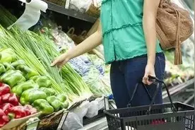 超市员工透露：白送我们都不要的3样东西，有些家长却买给孩子吃图片