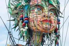 视频 |“人头气球”还不够！日本再推10米高“惊悚木偶”：眼珠会转，还能吐气……图片