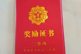 立二等功提干的特战女兵，24岁图片