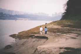 再穷再难，也把自己打扮得漂亮一点图片