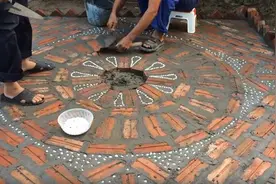 用剩下的红砖别浪费，再捡些鹅卵石给院子做个拼花，省钱又上档次图片