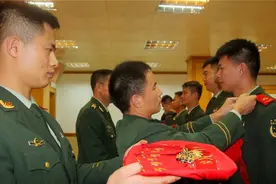 军人退伍收到的“光荣之家”铁牌子有何作用？意义非凡图片