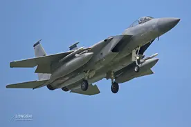 驻日美军再次闯祸，战斗机空中脱落金属部件，五角大楼：继续训练图片