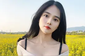 没有过多的妆感，天生就有着甜美容颜和好肤质图片