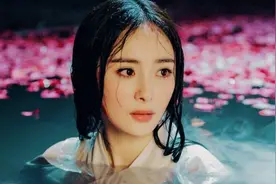 那一年，“黑料女王”杨幂差点身败名裂，她的眼里再也没有了灵气图片