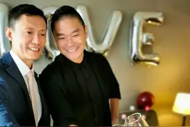与同性男友结婚三周年，香港电台主持甜蜜晒合照，获祝福爱到白头图片